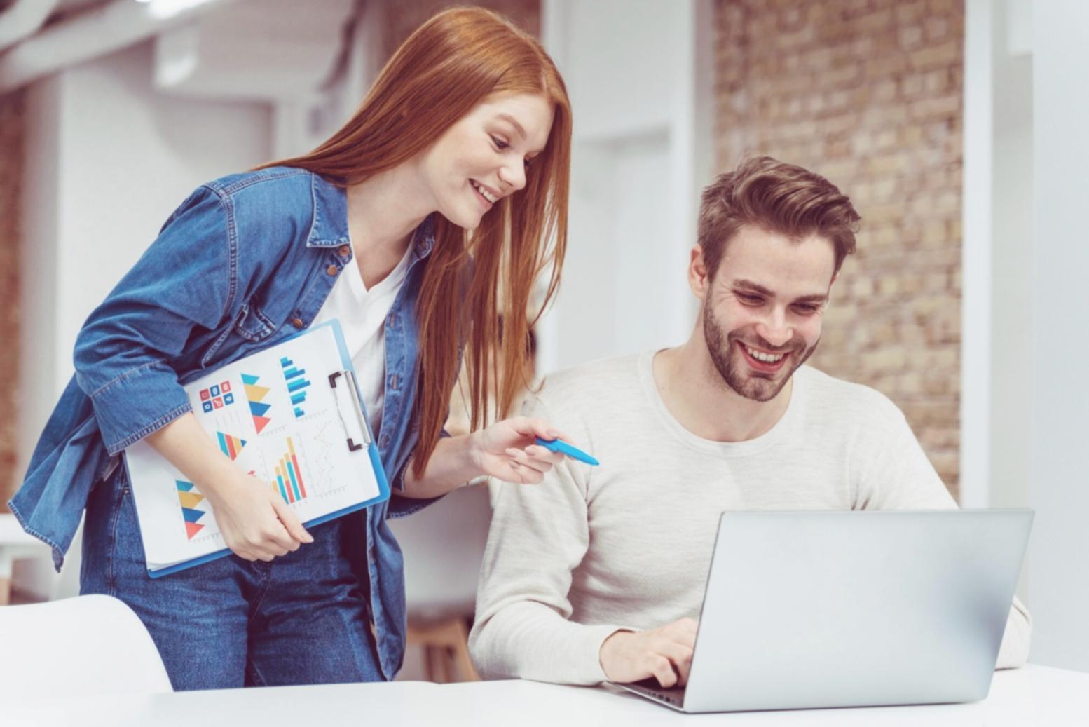 Eğitmen ve öğrenci etkileşimi canlı online ders ortamı